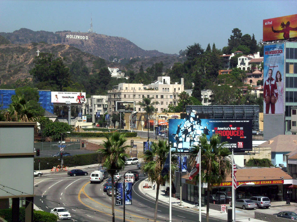 ER Janitorial Services is located in Los Angeles area to better serve clients in Hollywood and have service request taken care of rapidly. Office cleaning and production studio cleaning are some of the service our Hollywood clients request.